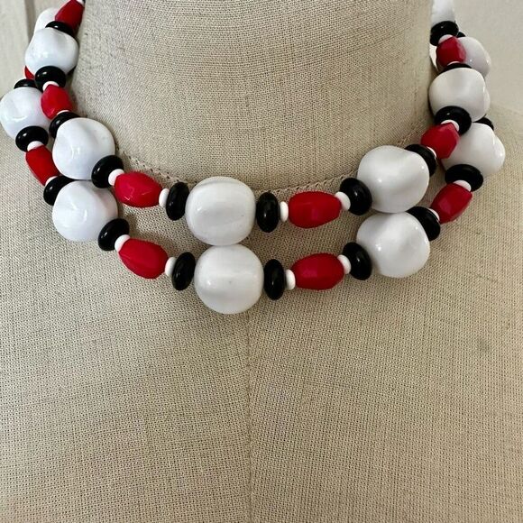 Vintage Monet retro Beaded Necklace Red White Black - Picture 1 of 6